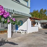 1 Bedroom Lovely In Apartment
