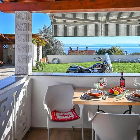 1 Bedroom Lovely In Apartment Ika