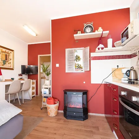 Apartment 1 Bedroom Lovely In *