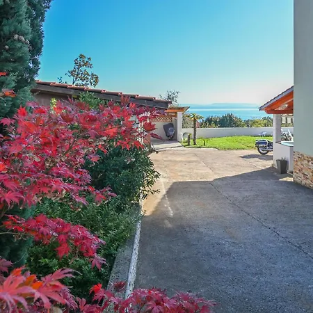 1 Bedroom Lovely In Apartment Ika